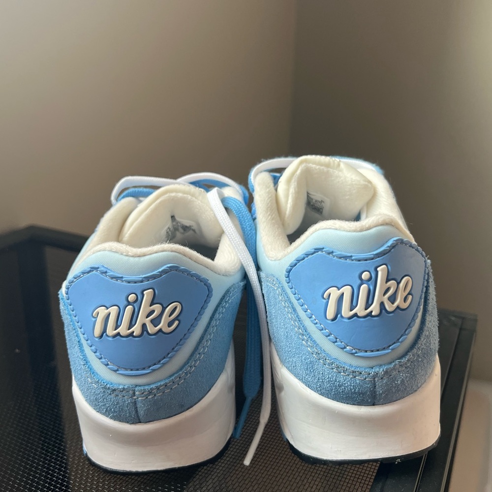 Nike Women’s Air Max Sneakers in Light Blue and White - Picture 5 of 8